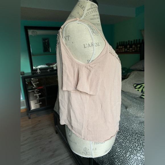 Tan light & airy cold shoulder cropped tank - Picture 2 of 3